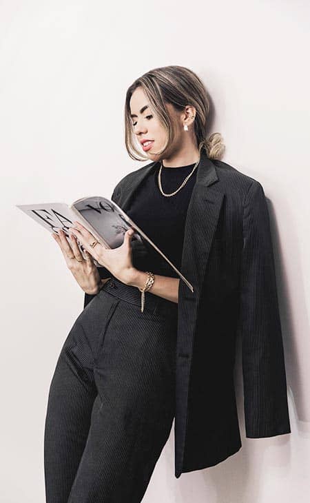 Woman Posing Wall Magazine | What To Wear To Court? 20+ Outfit Ideas And 35+ Fashion Tips Woman posing wall magazine